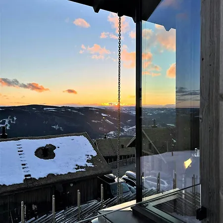 Ski-Inski-Out Cabin In Hafjell With View Hébergement de vacances *