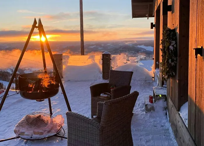 Ski-Inski-Out Cabin In Hafjell With View Øyer